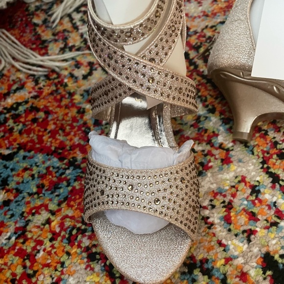 Cute girls kitten heeled sandals - Picture 2 of 7